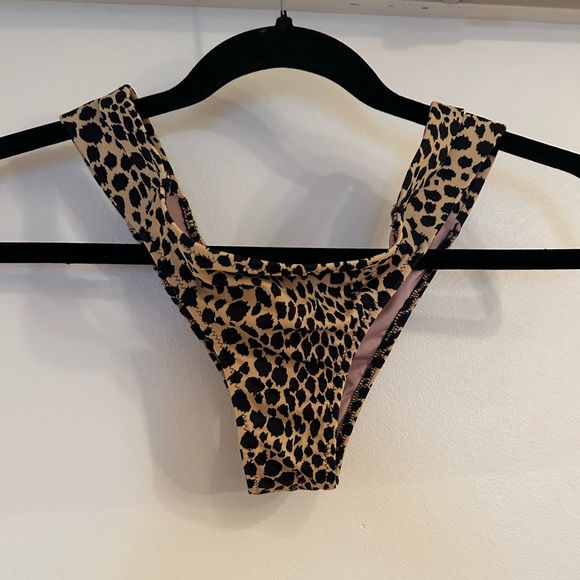 Various bathing suit tops and bottoms from VS, Aerie, Calvin Klein, Body Glove - Picture 7 of 9